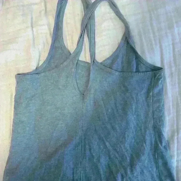 Underarmour workout tank - Picture 2 of 2